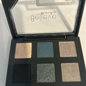 ❤️5 For $20❤️ Make Up Bundle 4 Eyeshadow and 1 Highlight and Contour❤️